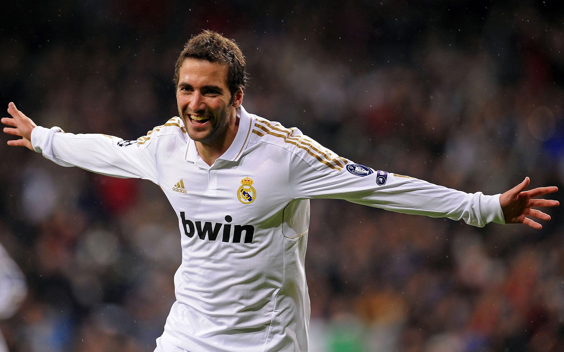 闪电撕裂黄潜艇，福登的魔法时刻与加纳的致命三连击